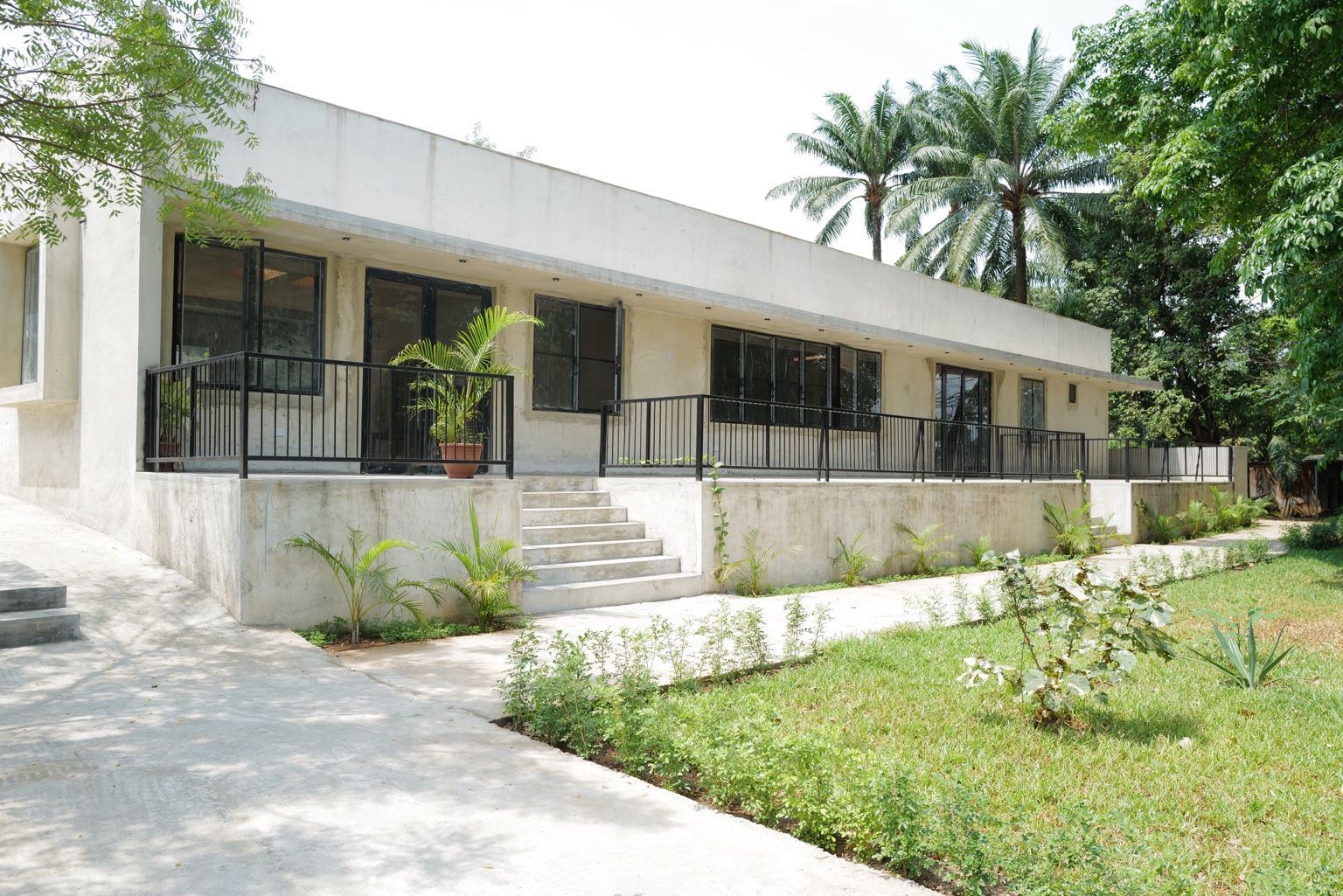 Ọkpara House set within its garden and palm trees in Oraifite